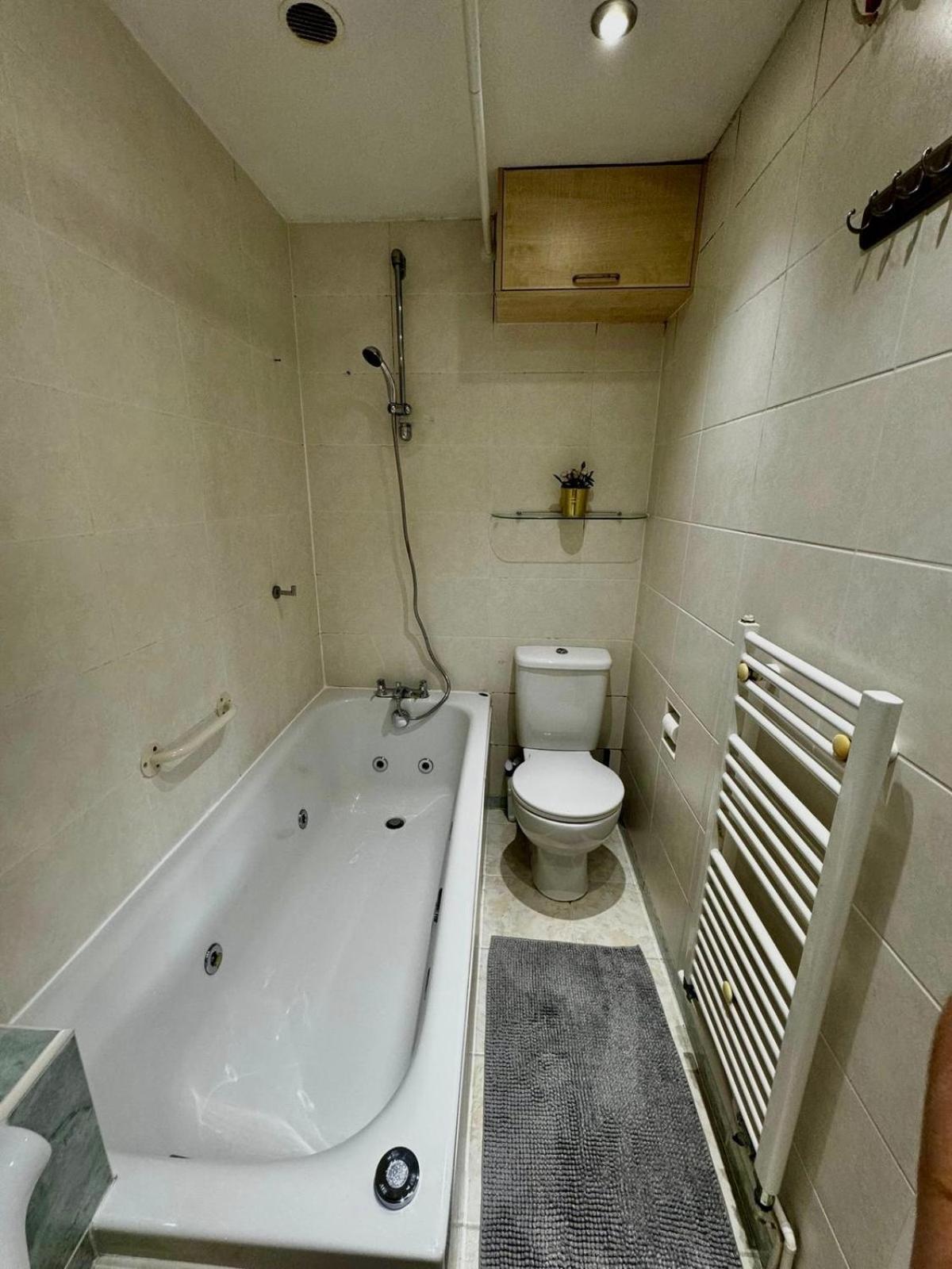 Amazing En-Suite Apartment In Finchley Central Londres Extérieur photo